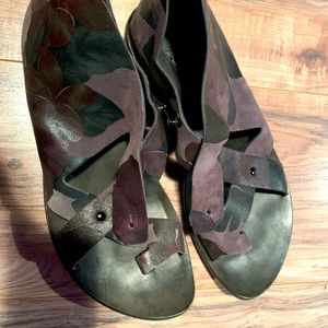 Cydwoq purple plum fleur shoes sandals